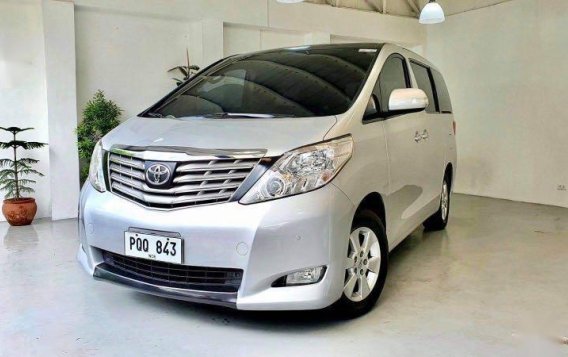 Selling White Toyota Alphard in Manila