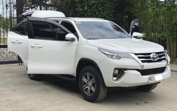 Selling White Toyota Fortuner 2018 in Manila-6