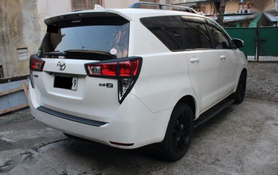 Sell White Toyota Innova in Valenzuela-2