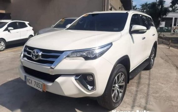 Sell White Toyota Fortuner in Antipolo