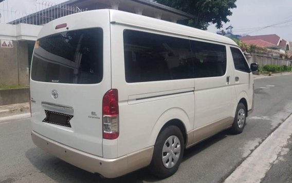 Selling White Toyota Grandia in Quezon City-2
