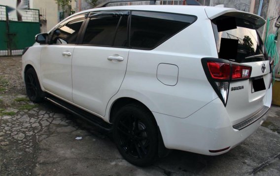 Sell White Toyota Innova in Valenzuela-3