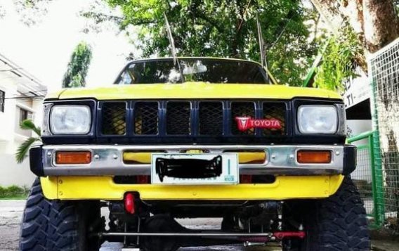 Yellow Toyota Hilux for sale in Las Piñas City-2