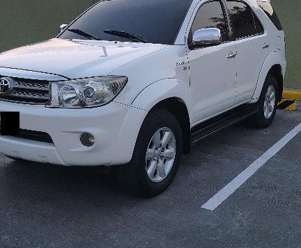 White Toyota Fortuner 2010 for sale in Pandi-6