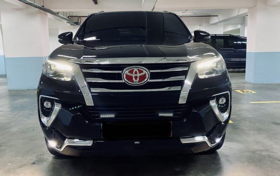 Sell Black Toyota Fortuner in Manila