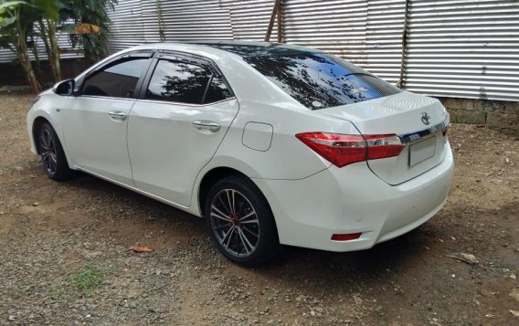 Sell Pearl White Toyota Corolla altis in Manila-1