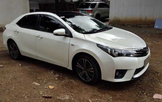 Sell Pearl White Toyota Corolla altis in Manila