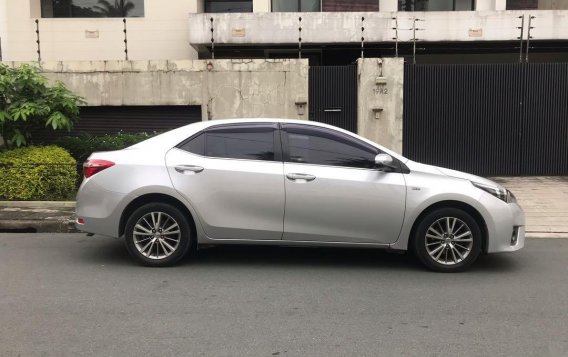 White Toyota Corolla altis for sale in Quezon City-7