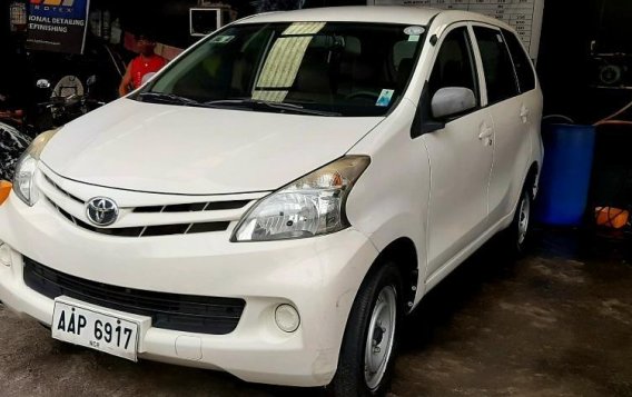 Selling White Toyota Avanza in Makati-1