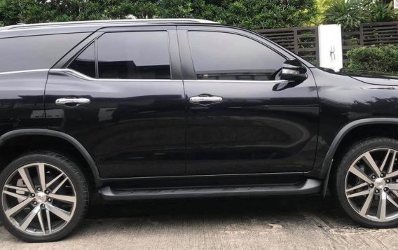 Sell Black Toyota Fortuner in Manila
