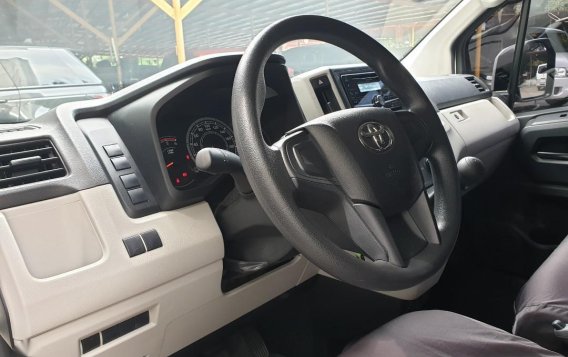 Sell White Toyota Hiace in Pasig-5