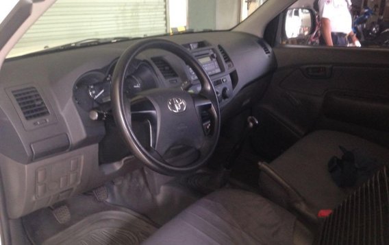 Selling White Toyota Hilux in Quezon City-8