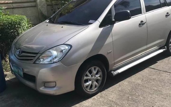 Silver Toyota Innova for sale in Las Piñas