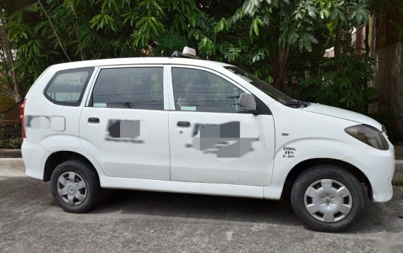 Pearl White Toyota Avanza 1.5 (A) 2011 for sale in Taguig-3