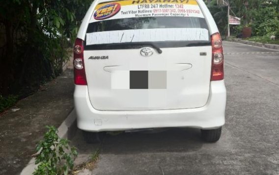 Pearl White Toyota Avanza 1.5 (A) 2011 for sale in Taguig-1