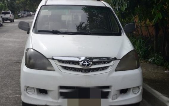 Pearl White Toyota Avanza 1.5 (A) 2011 for sale in Taguig