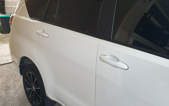 Selling White Toyota Innova 2017 in Parañaque City-3