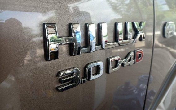Grey Toyota Hilux 3.0 G Manual 4X4 Diesel for sale in Santiago City-1