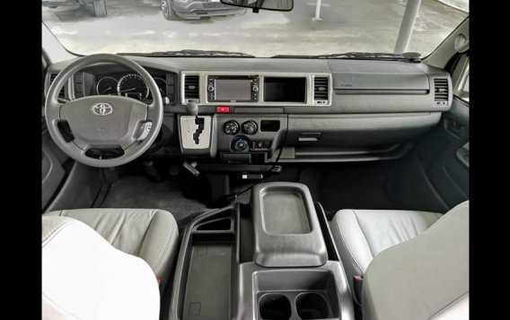 Selling Black Toyota Hiace Super Grandia 2018 Van at 20613 km in Manila-10