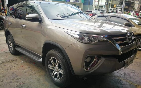 Silver Toyota Fortuner 2017 for sale in Quezon City-3