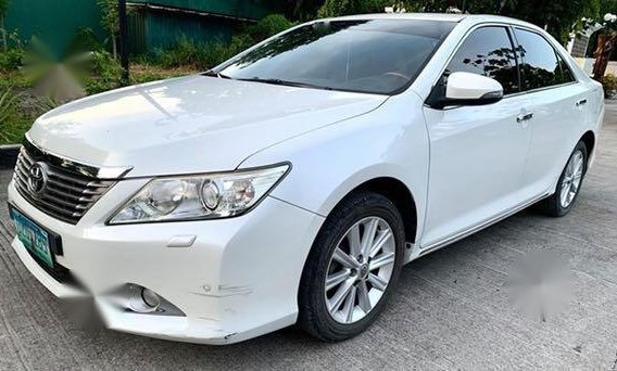 Sell Pearl White 2013 Toyota Camry in Parañaque-1