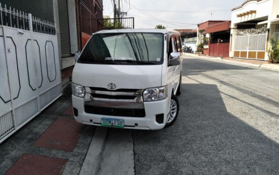 Selling White Toyota Hiace 2013 in Quezon City-9