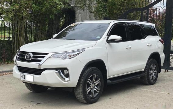 Selling White Toyota Fortuner 2018 SUV at 22000 km in Manila-6