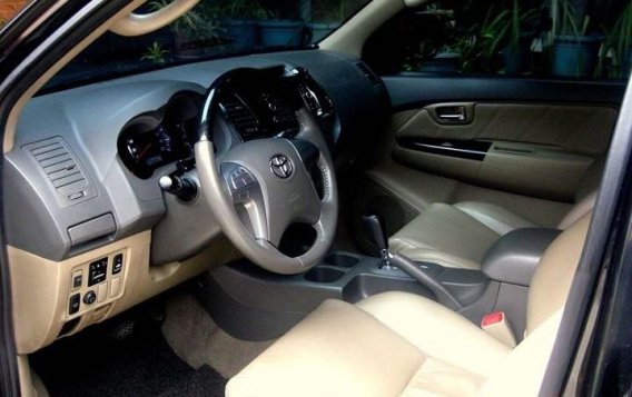 Black Toyota Fortuner 2012 SUV Automatic for sale in Manila-4