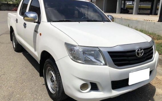 White Toyota Hilux for sale in Cebu