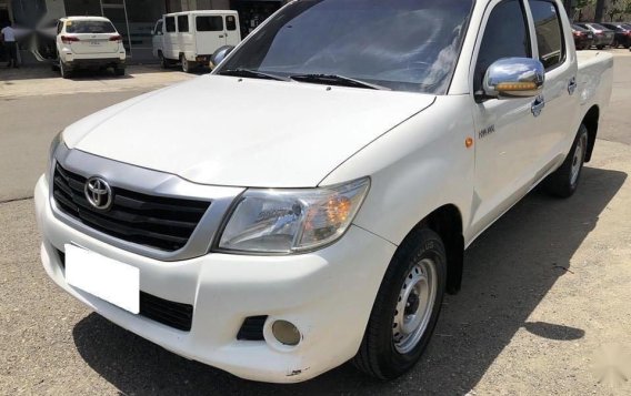 White Toyota Hilux for sale in Cebu-6