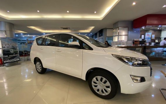 White Toyota Innova for sale in Manila-1