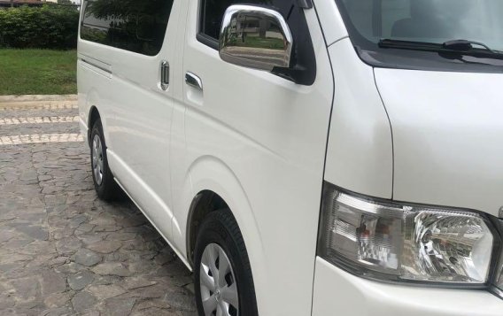 Selling WhiteToyota Hiace Super Grandia in Manila-1