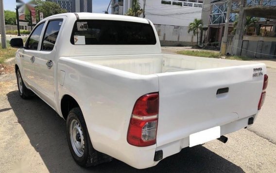 White Toyota Hilux for sale in Cebu-2