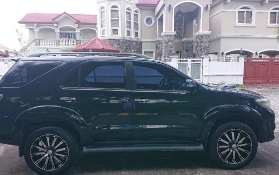 Selling Black Toyota Fortuner 2013 in Angeles City -1