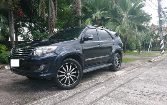 Selling Black Toyota Fortuner 2013 in Angeles City 