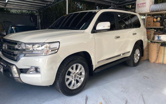 Sell White 2019 Toyota Land Cruiser in Makati