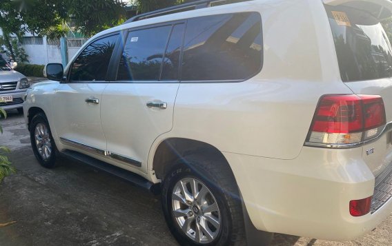 Sell White 2019 Toyota Land Cruiser in Makati-4
