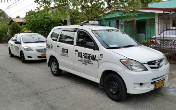 Sell White Toyota Avanza in Manila