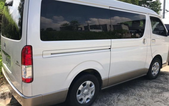 Selling White Toyota Hiace in Quezon City-1