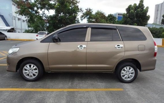 Brown Toyota Innova 2013 for sale in Manila-3