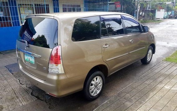 Brown Toyota Innova 2011 for sale-2