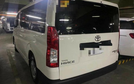 Selling White Toyota Hiace in Manila