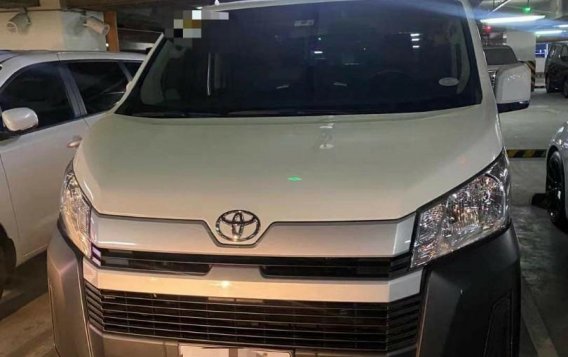 Selling White Toyota Hiace in Manila-4