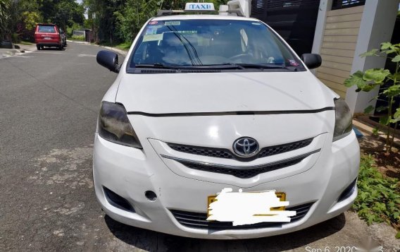 Selling White Toyota Vios in Quezon City-2
