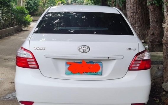 Selling White Toyota Vios in Manila-1