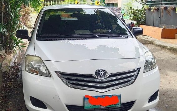 Selling White Toyota Vios in Manila