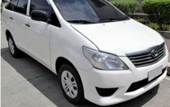 White Toyota Innova for sale in Mandaluyong -2