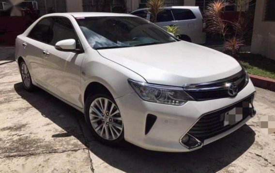 Pearl White Toyota Camry for sale in Parañaque-3