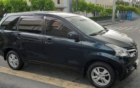 Selling Black Toyota Avanza in Manila