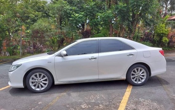 Sell Pearl White 2015 Toyota Camry in Muntinlupa-1